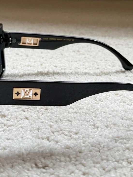Louis Vuitton LV Women’s Sunglasses Black & Gold Oversized Designer Shades - Picture 5 of 5